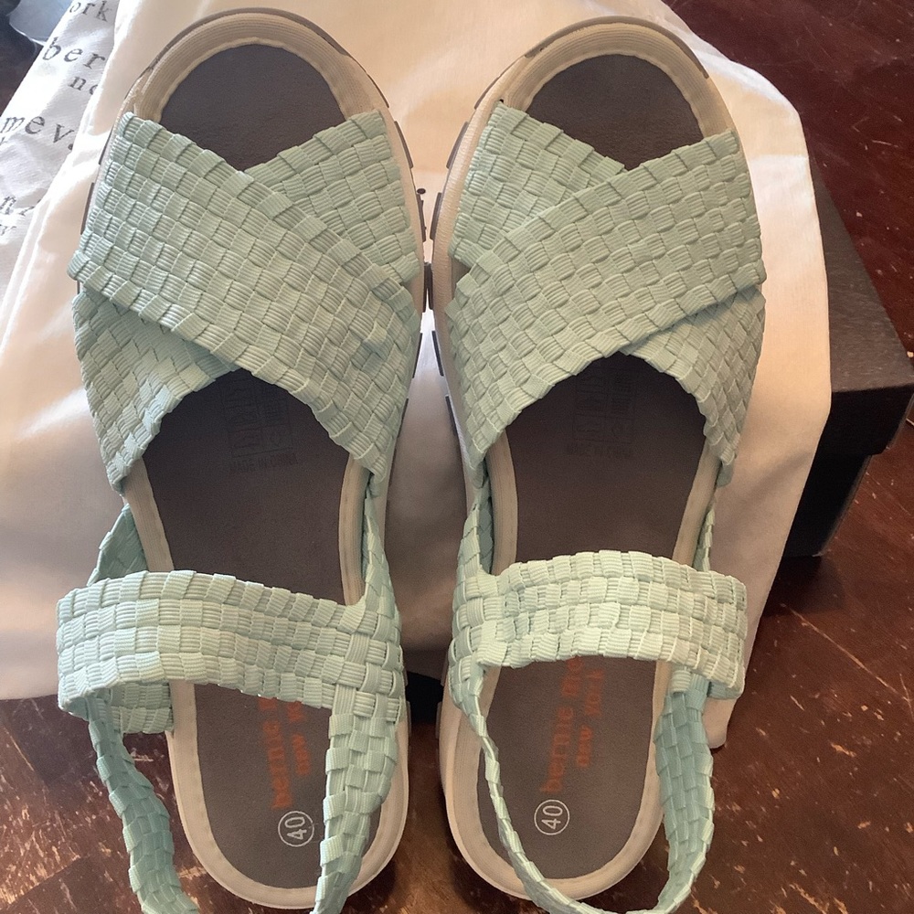Bernie Mev Baby Blue stretchy Kaia sandal. NIB Womens 9-9.5 - Picture 3 of 10